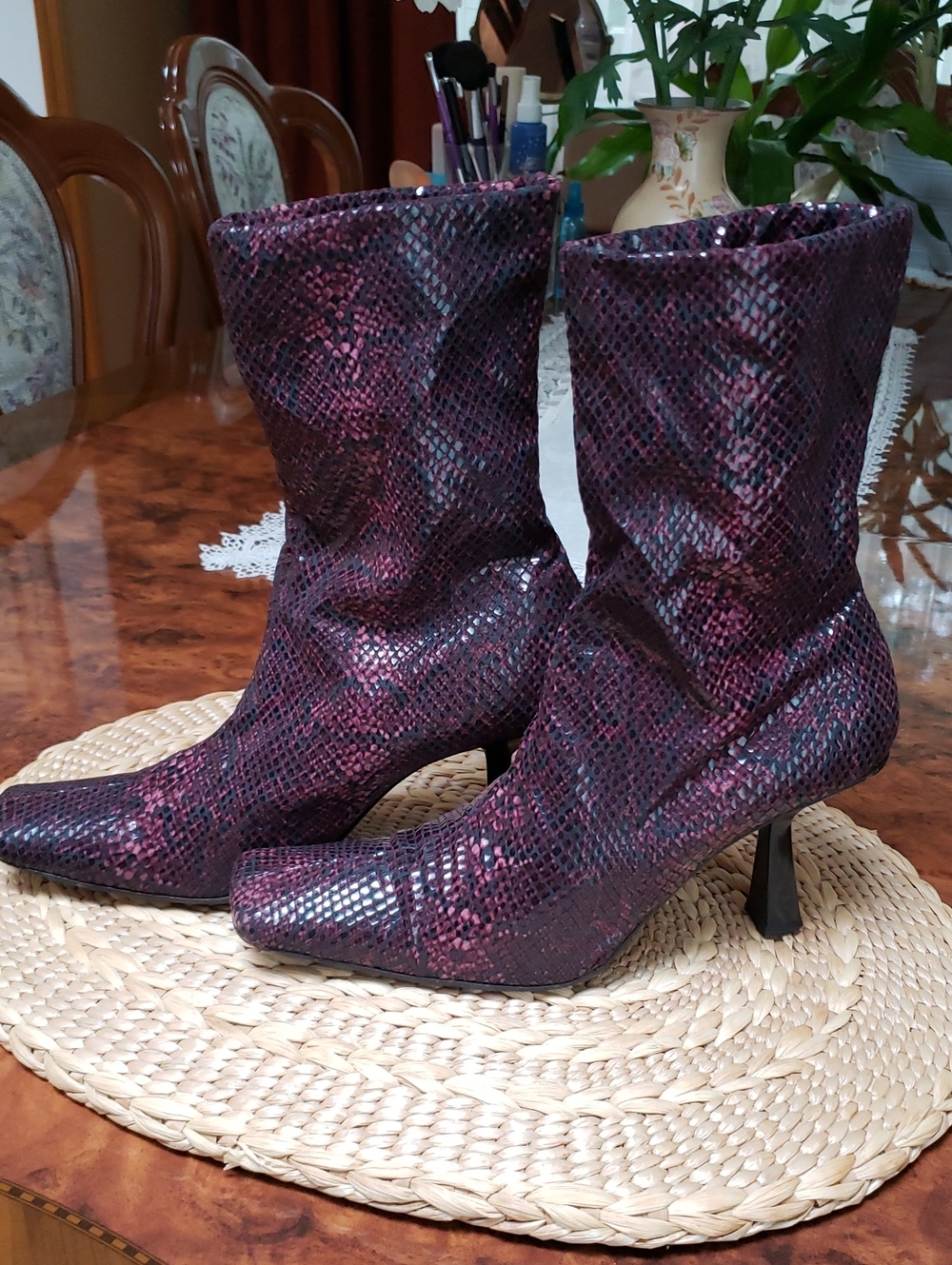 Tsotsonis Women's Purple Snakeskin Mid-Calf Heel Boots Sz.8